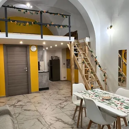 아파트 Chimera House