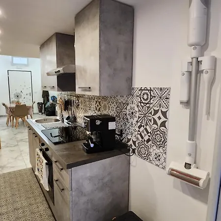 아파트 Chimera House